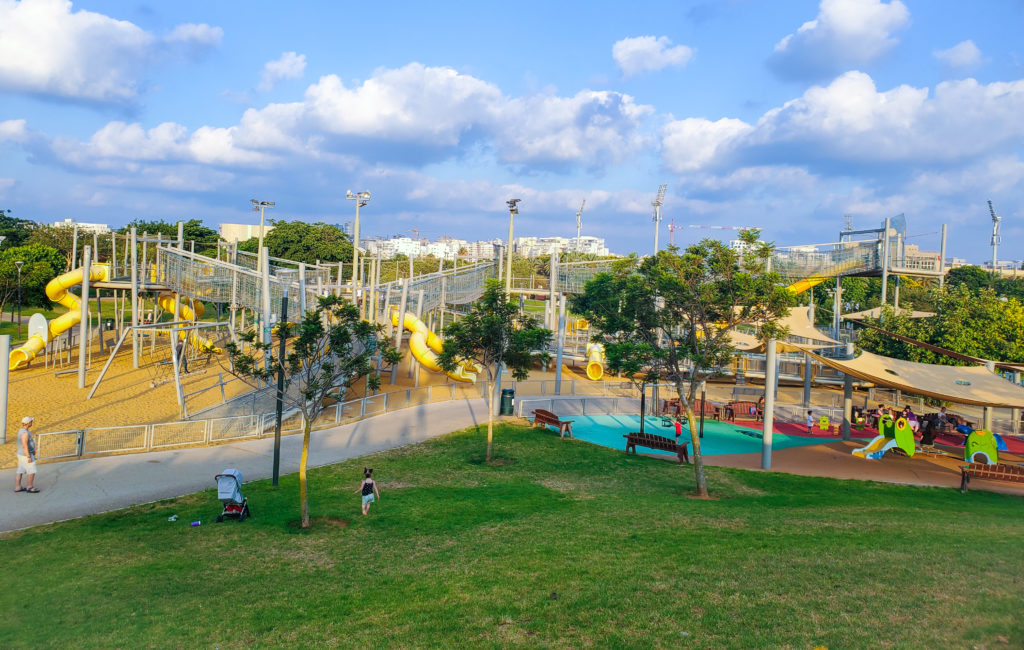 wide angle view of herzliya park